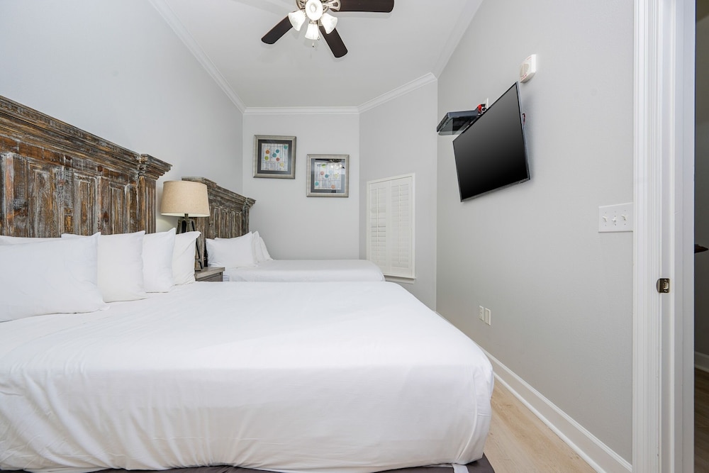 The Oasis 3105 Formerly Phoenix West Ii 3105 3 Bedroom Condo