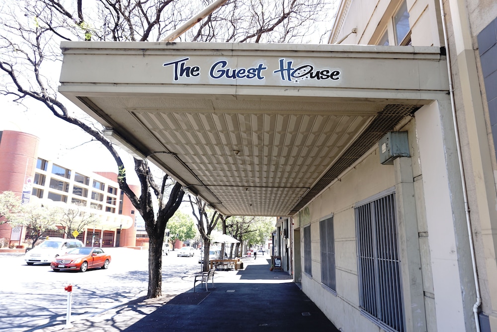 The Guesthouse - Hostel