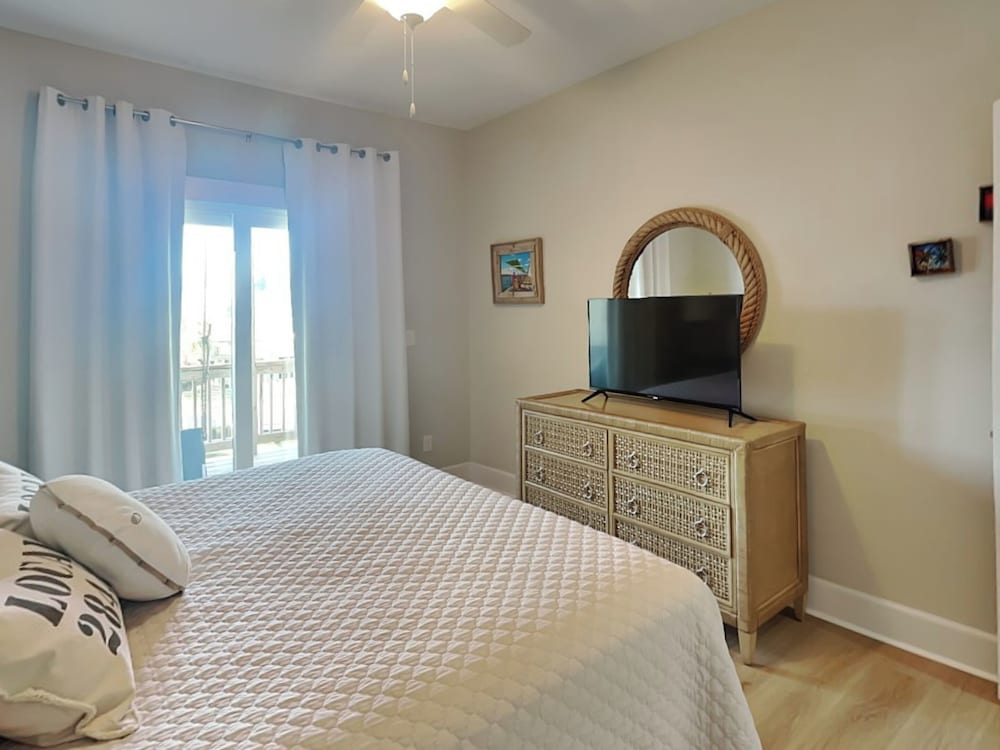 Queens Grant by Topsail Realty