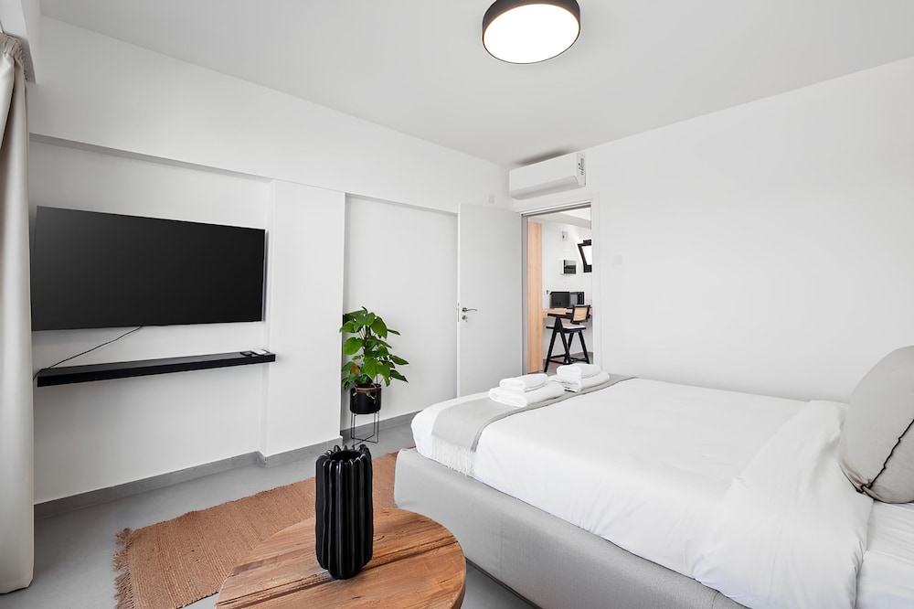 Finikoudes Marina View 202
