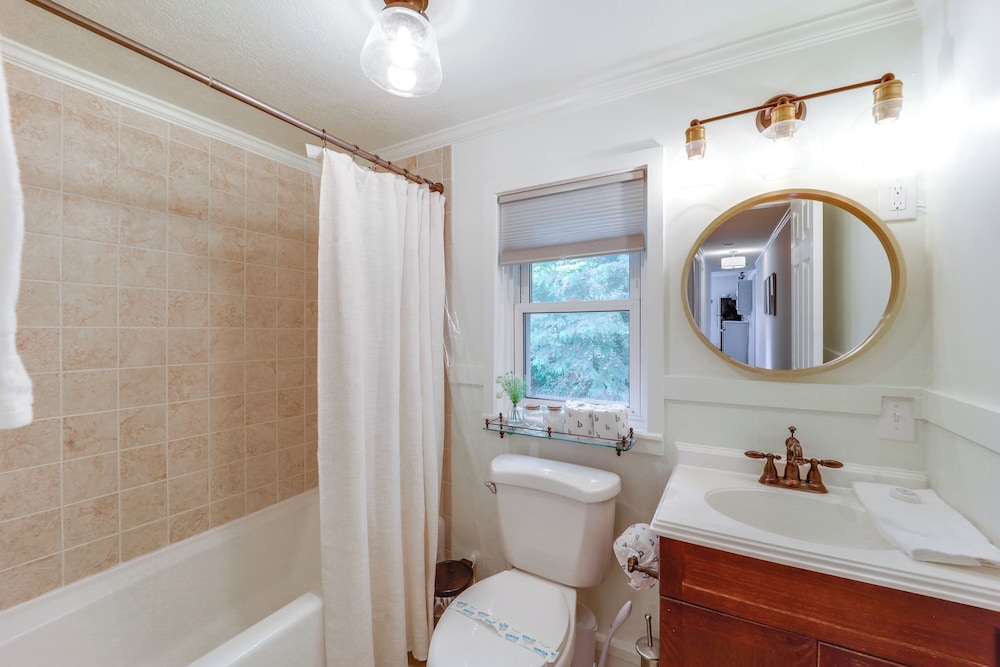 Shop, Dine & Unwind: Dtwn Blowing Rock Retreat!