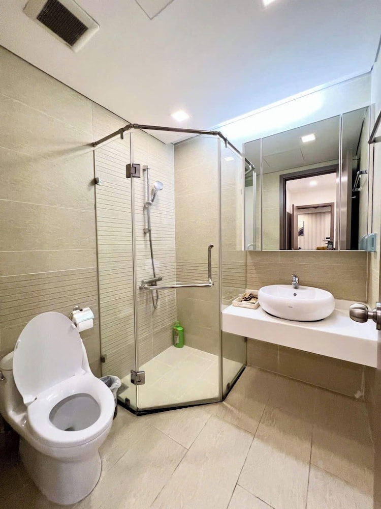 Apartment Landmark 81 by Urban Home