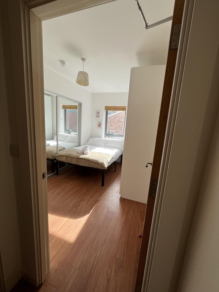 Cosy, Bright and Central Flat for Work and Holiday view 5
