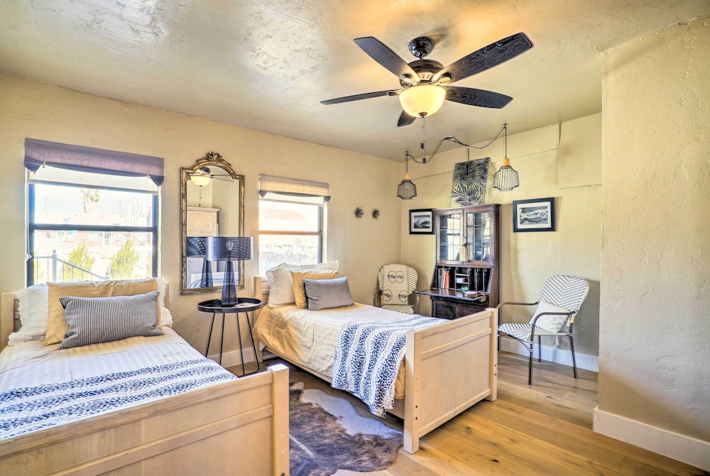 Colorful El Paso Home w/ Deck & Mtn Views! view 3