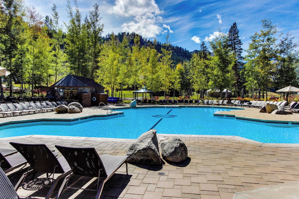 1BR Condo w/ Access to Resort Pools, Spa & Gym
