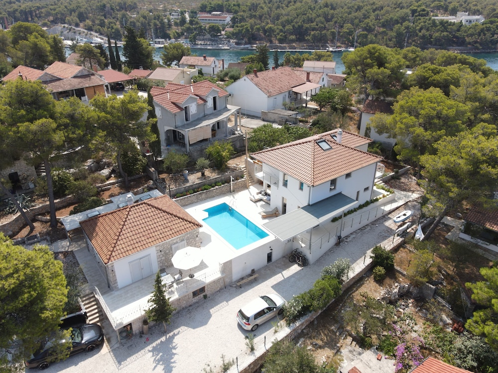 Exclusive Holiday Home Villa Marumare