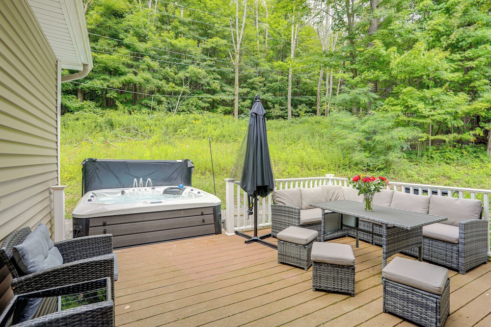 Game Room & Hot Tub: Big Fun in Ellicottville