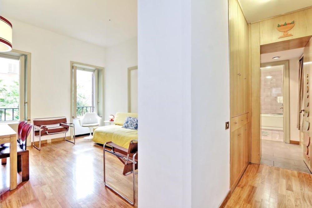 Unique Grand Trevi Fountain Apartment