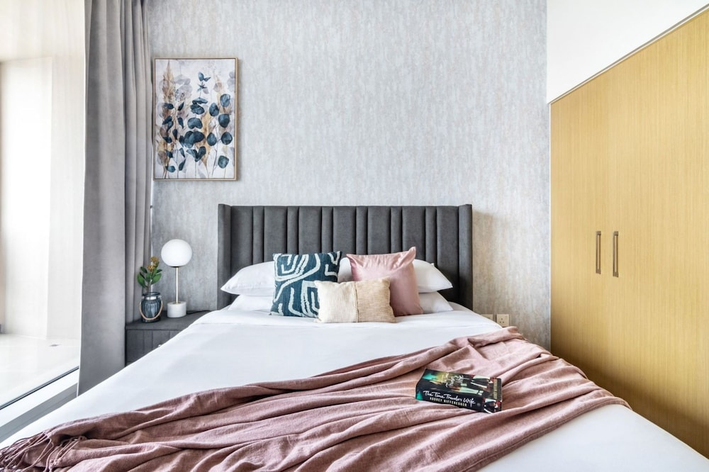 Luxury 2BR at Harbour Gate