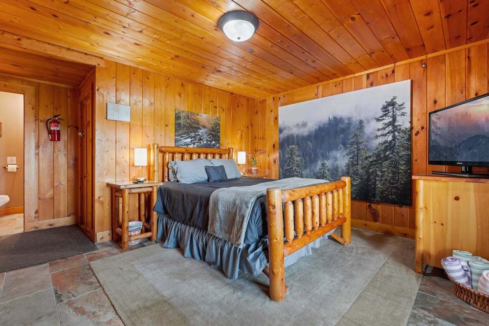 Breathtaking Hideaway 5 Bedroom Cabin