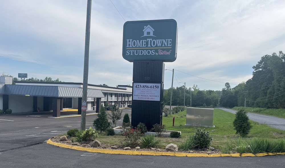 HomeTowne Studios by Red Roof Athens, TN