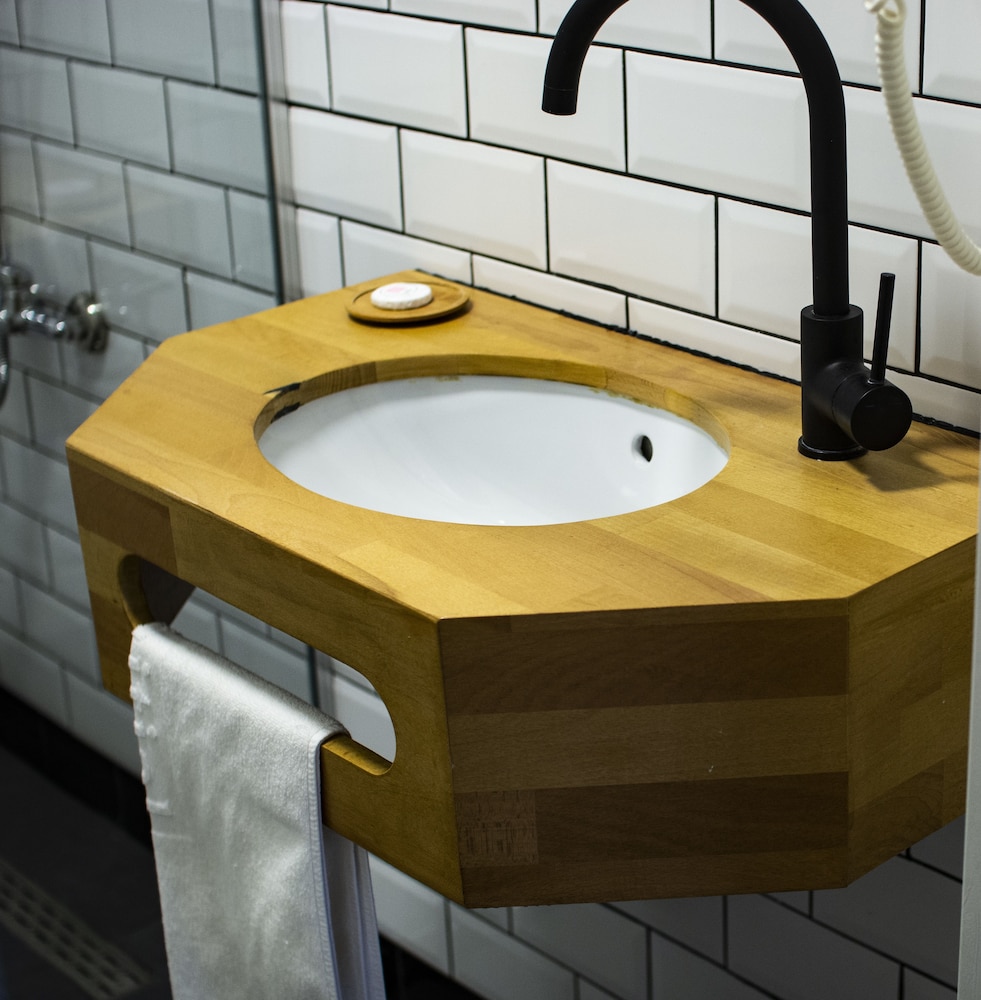 Hot Budget - Image 37