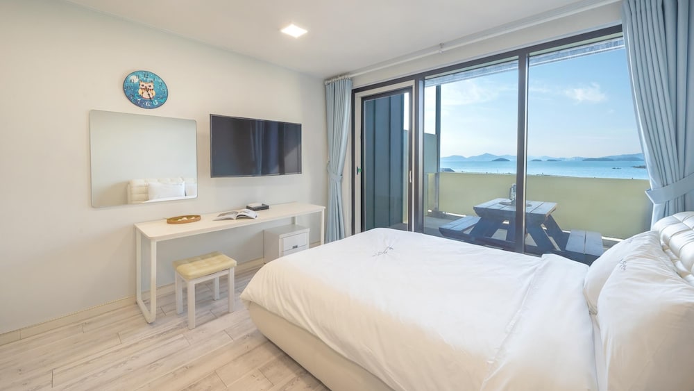 Yeosu Ulala Pension view 3