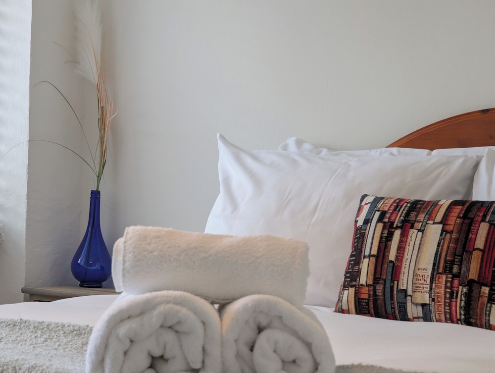 The Old Barn Near St Ives - Rustic Charm & Space