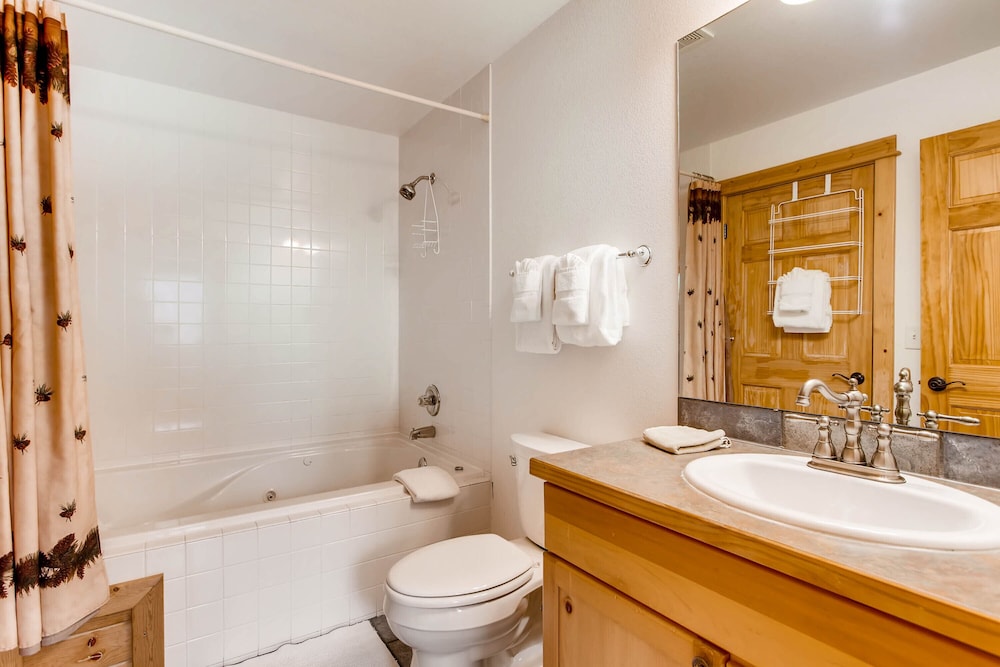 Estes Park Condos - Property Image 23