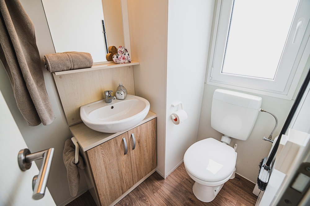 Waterside Retreat Mobile Homes With Thermal Riviera Tickets