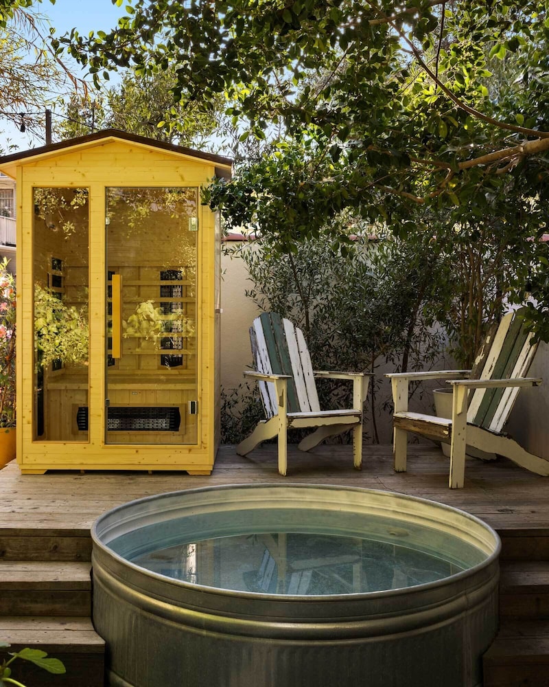 Hollywood Hideaway by Boutique
