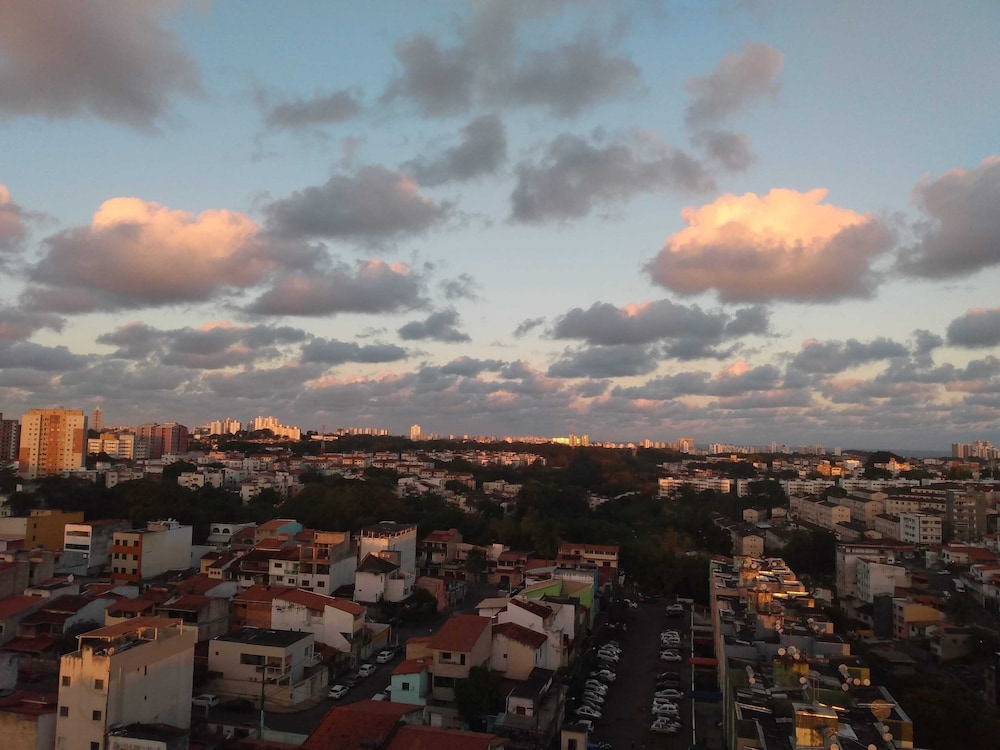Bem Vindo a Salvador - Apartamento com Piscina, Varanda e Excelente Localização!