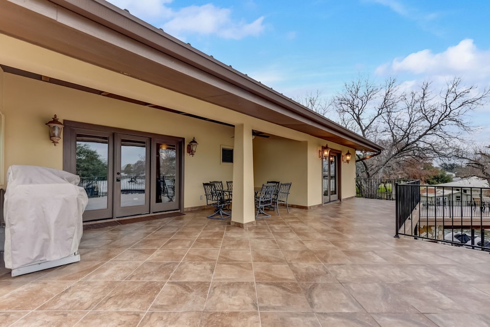 Hillview Estate