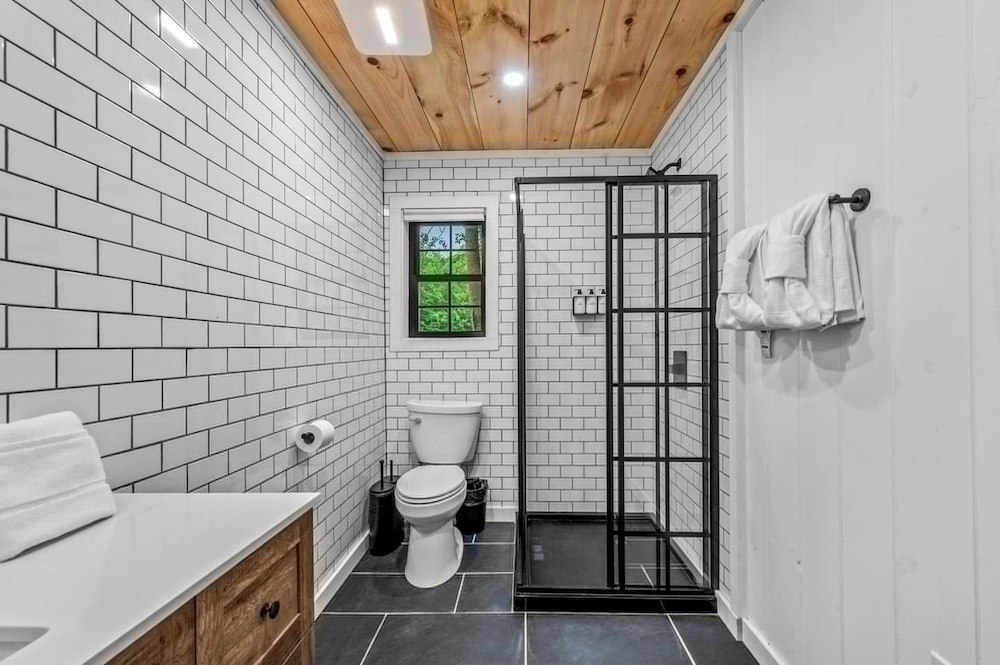 Group Getaway Modern Cabins Sleep 16 Gatlinburg
