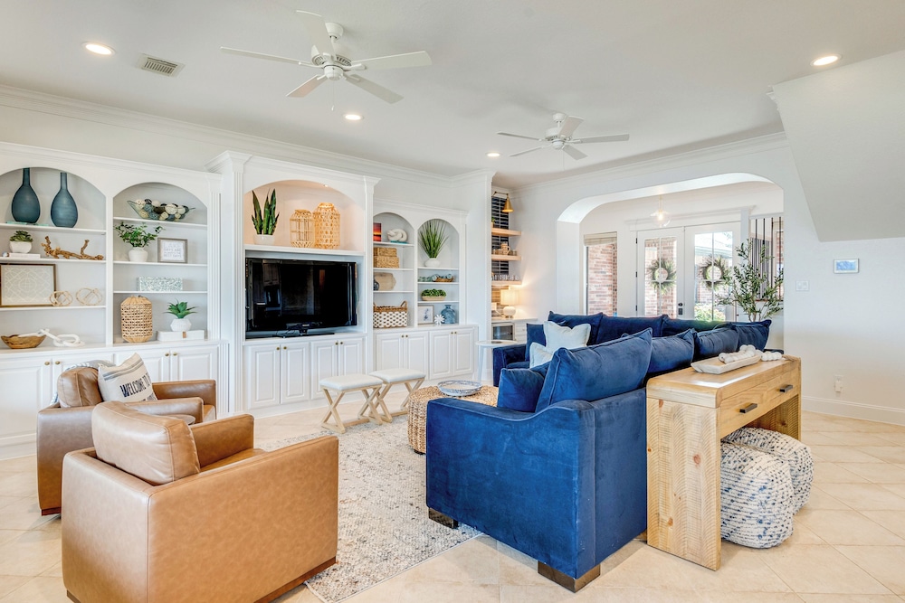 Conroe Lake House: Luxe Pool, Private Dock & Games view 3
