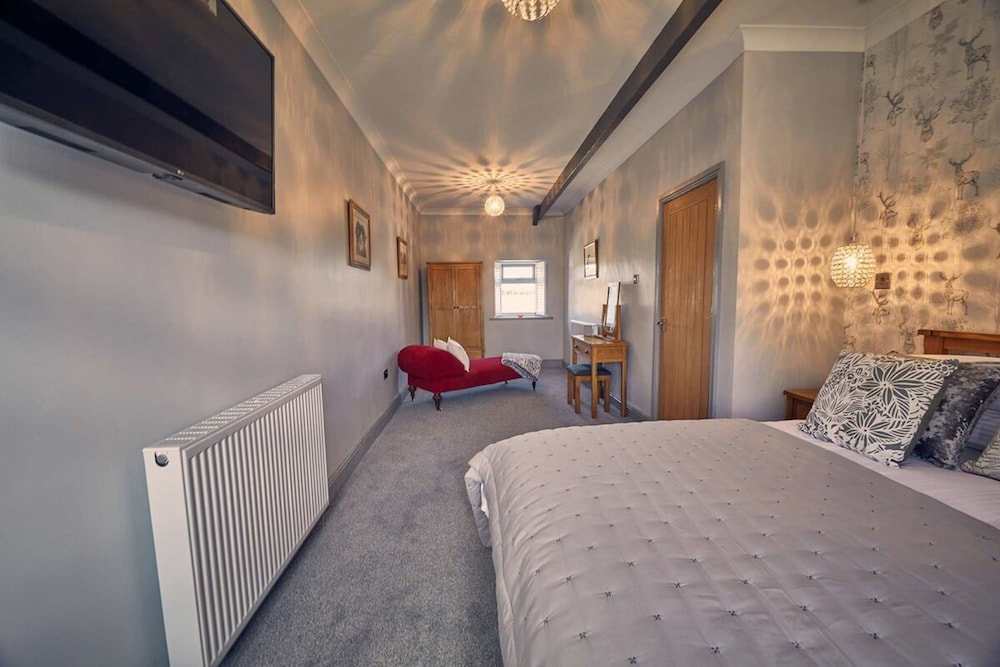 Host Stay Bluebell Cottage