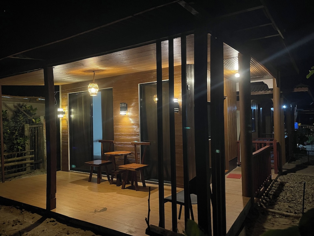 Akoya Beach Park & Cottages