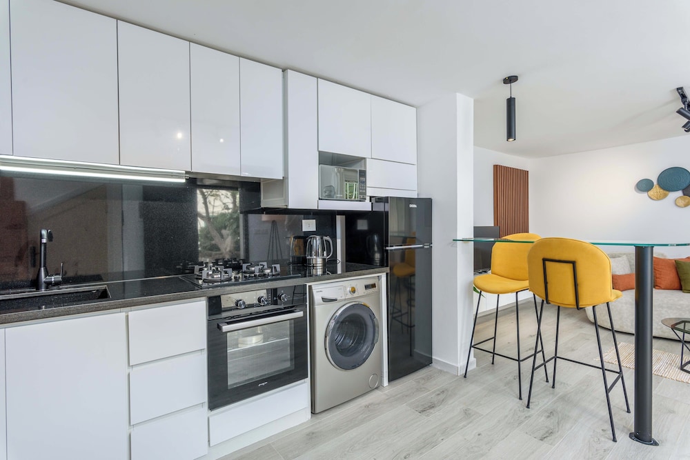 Indigo 1-BR Apt W Terrace in Batroun