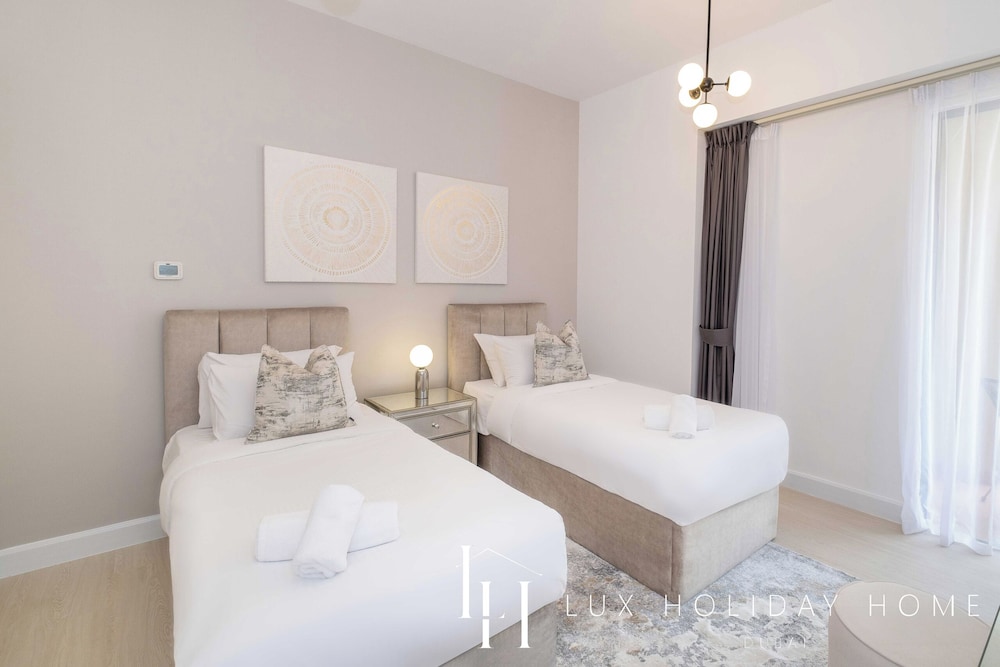 LUX The Luxurious Central JBR Suite