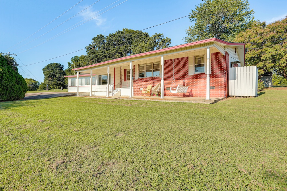 Walk to Marina: Family Home w/ Yard in Kingston