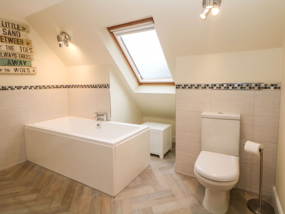 1 Knowleston House