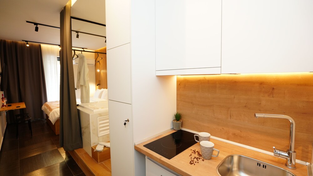Luxury Suites with JACUZZI by Sea&theCity