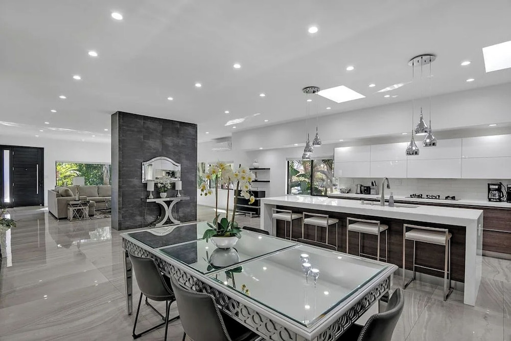 Mansfield Modern - Ultimate Entertainers Oasis With Guest House