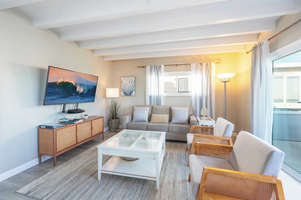 Sleeps 18 Dock, Walk to Beach, Balboa Fun Zone & Dining Edgewater Place