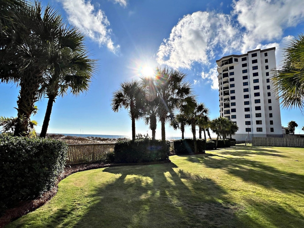 Regency Isle 704