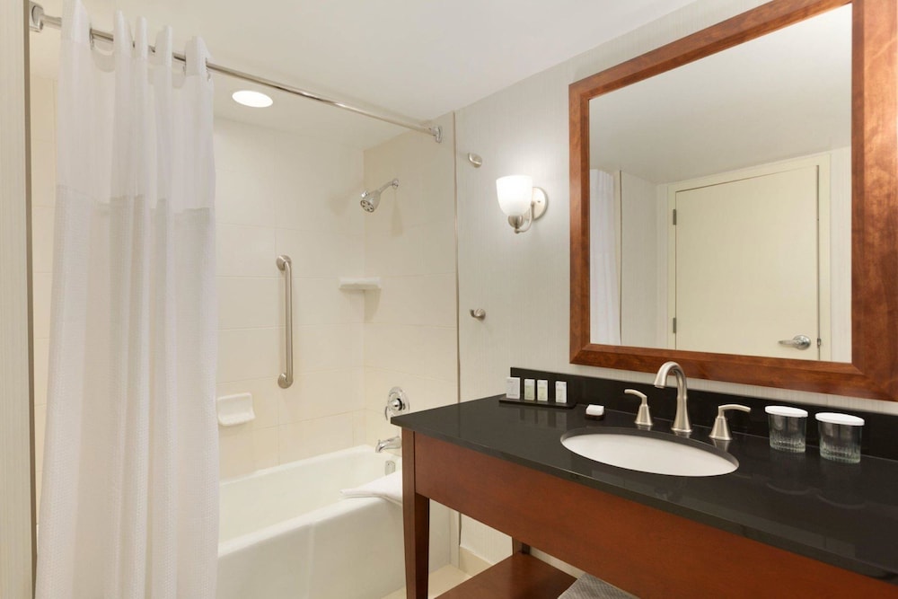 Boston Vacations - Embassy Suites by Hilton Boston Waltham - Property Image 11