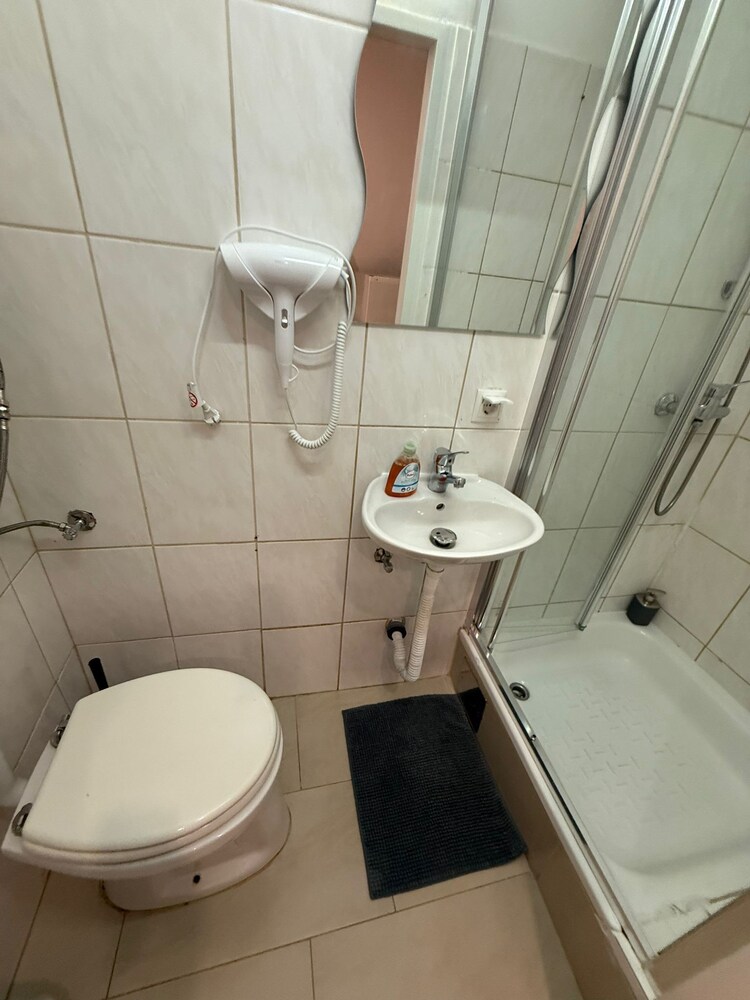 Cozy 1BR Apt Budget Stay Westbahnhof