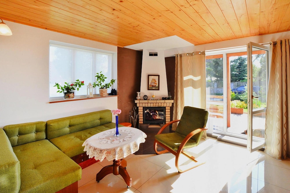 Holiday House With Garden in Dabrowica