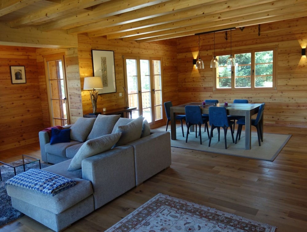 Chalet in Les Masses With ski Storage
