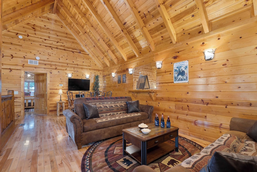 Big Bear Cove Hot Tub, Game Room, Fireplace + Smoky Mtn Views