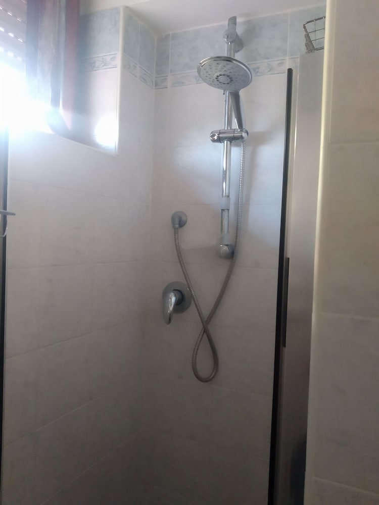 Home Close to the sea With Terrace and Free Parking view 2