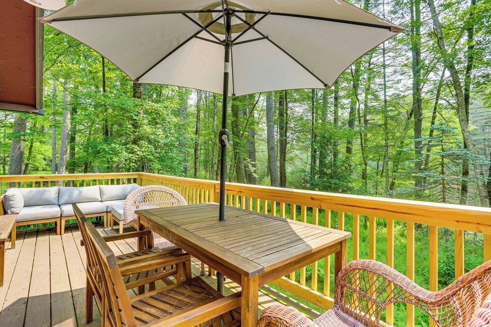 Waterfront Studio w/ Loft & Dock Near Narrowsburg!