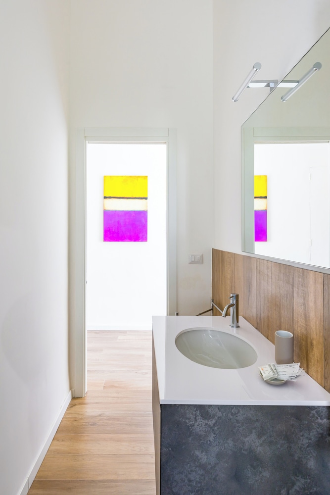 Sunny Panoramic Apartment by Napoliapartments