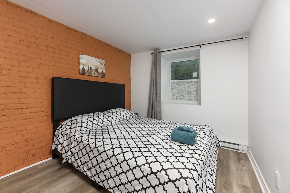 3 Bedroom Loft in Downtown Free parking - Image 4