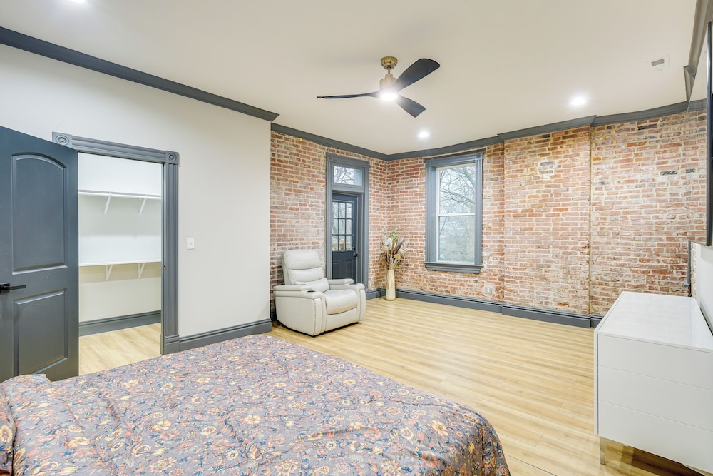 Walk to Gravois Park: 'nice Home' w/ Garage