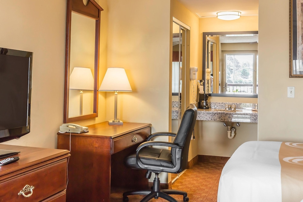 Quality Inn Calera I-65 exit 231 view 4