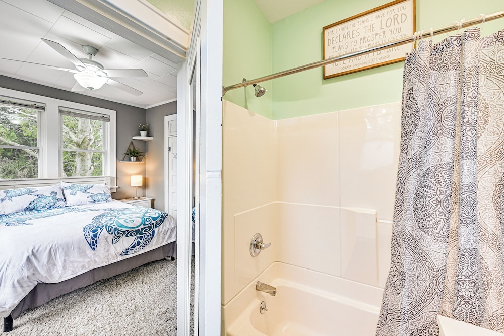 1/2 Mi to Beach & Lake Michigan: Condo w/ Pool!
