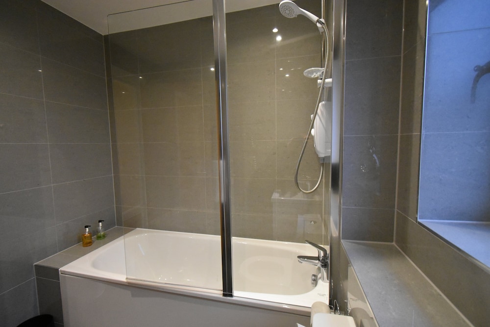 Heathrow Living Serviced Apartments by Ferndale