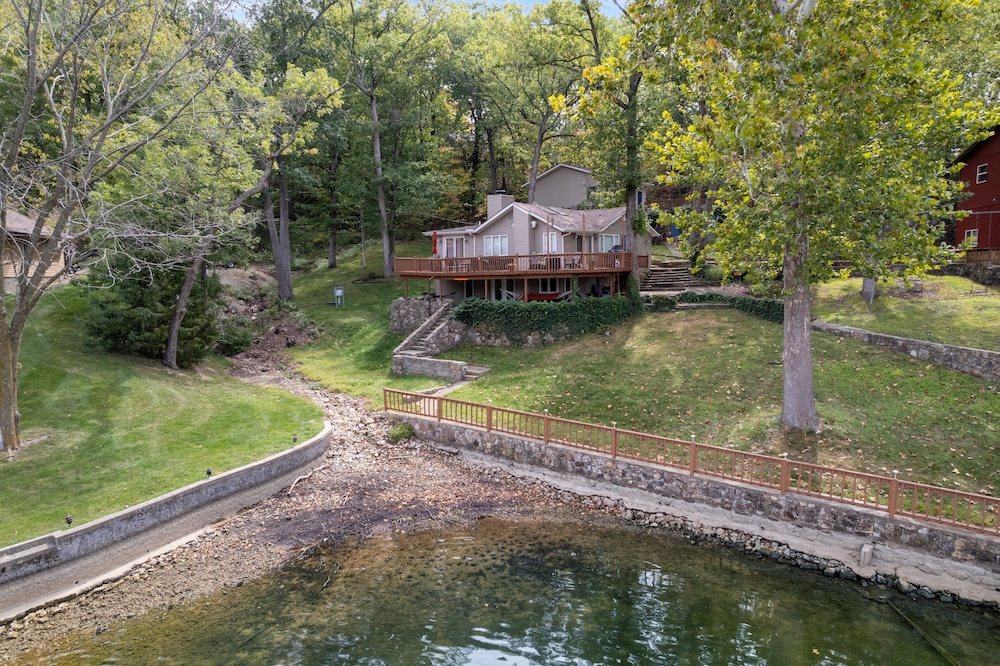 Lakefront Oasis With Skylights & Covered Boat Slip For Extra Adventure