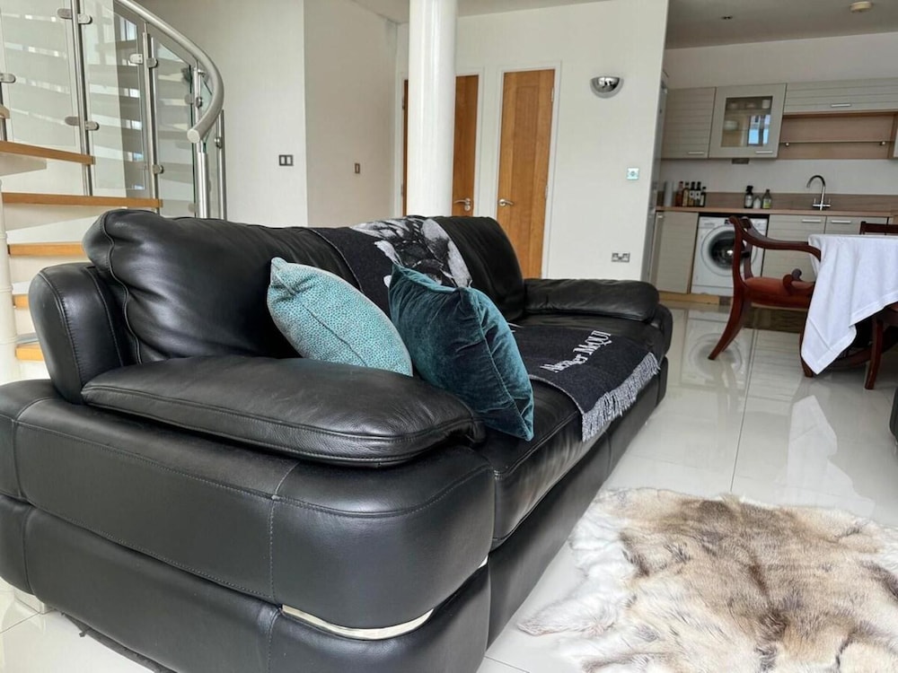 Royal Docks Luxury 3 Bedroom Apartment